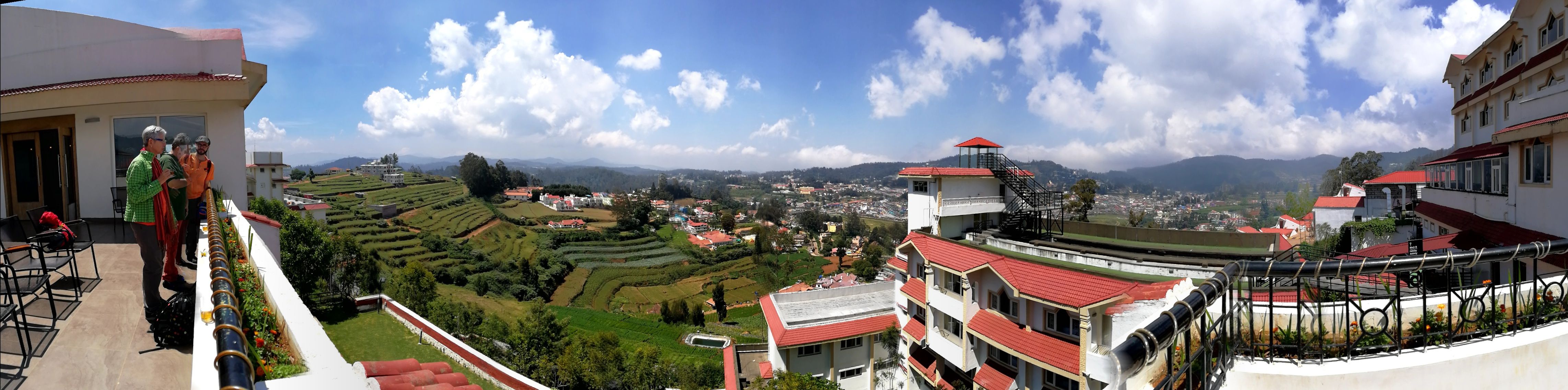 Blick über Ooty vom Sterling Elk Hill Resort in 2.240 m Höhe