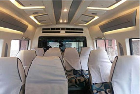 Minivan Tempo Traveller